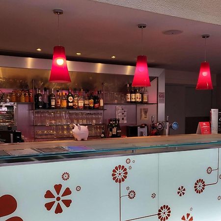 Hotel Ibis Saintes Exterior foto