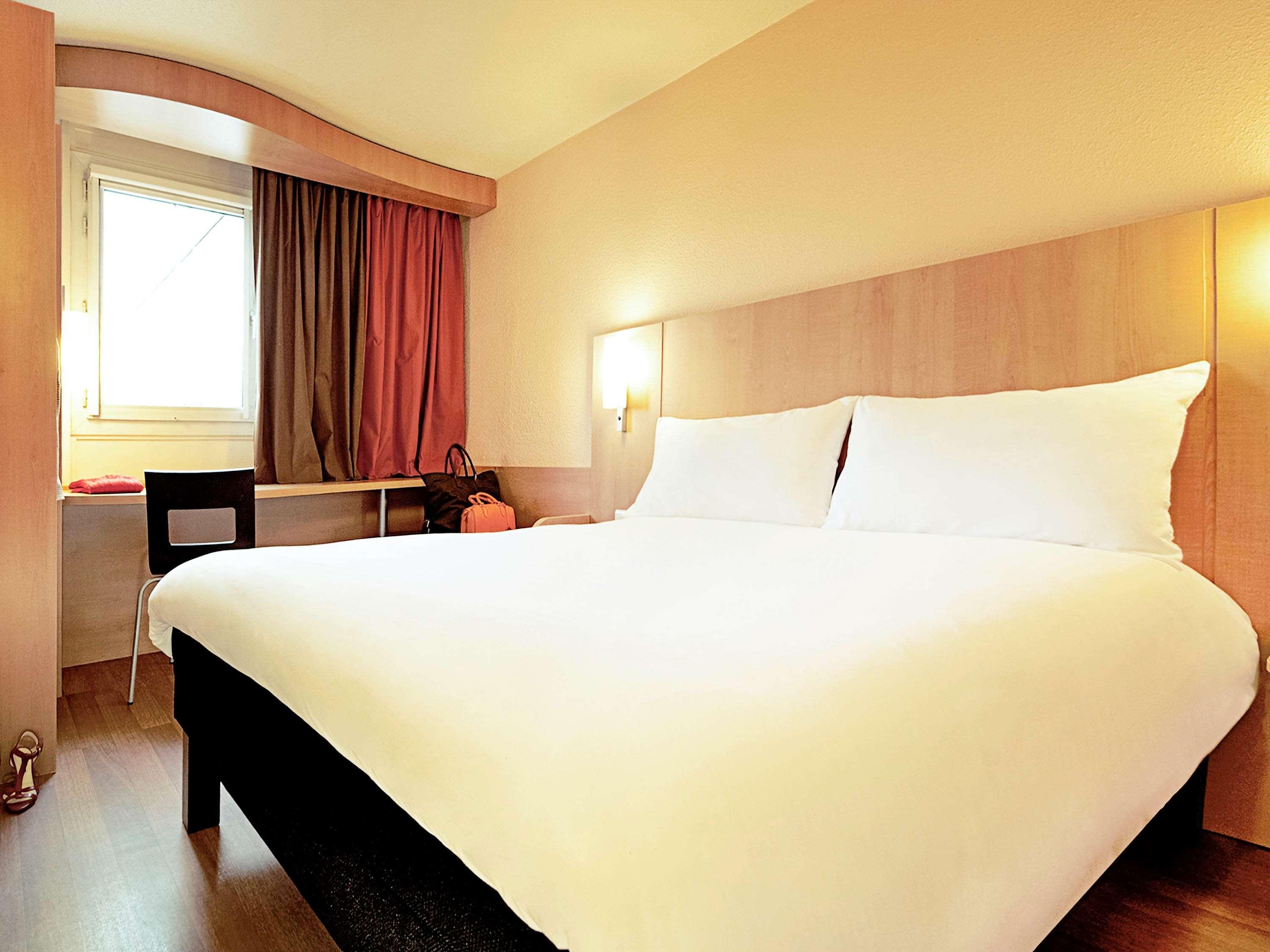 Hotel Ibis Saintes Exterior foto