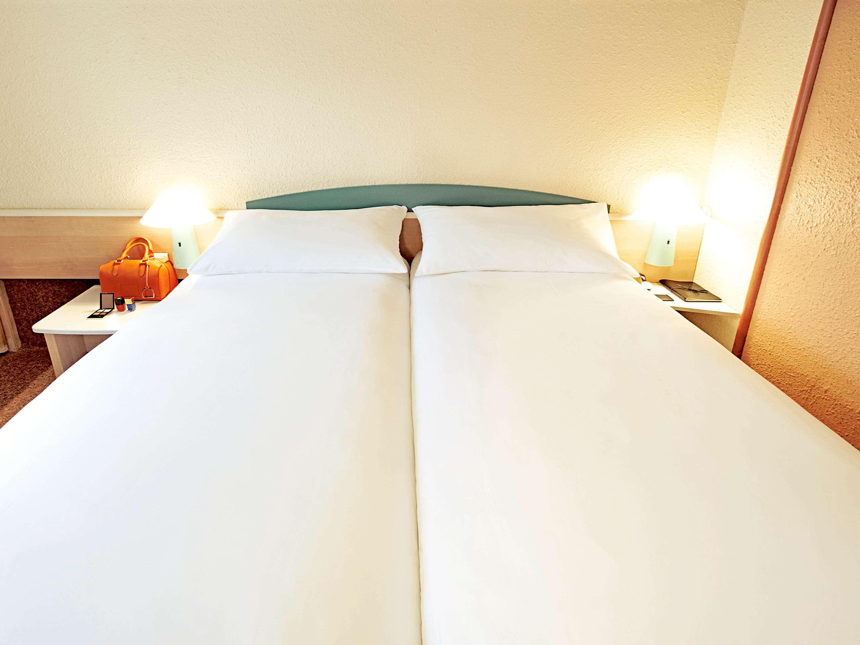 Hotel Ibis Saintes Exterior foto