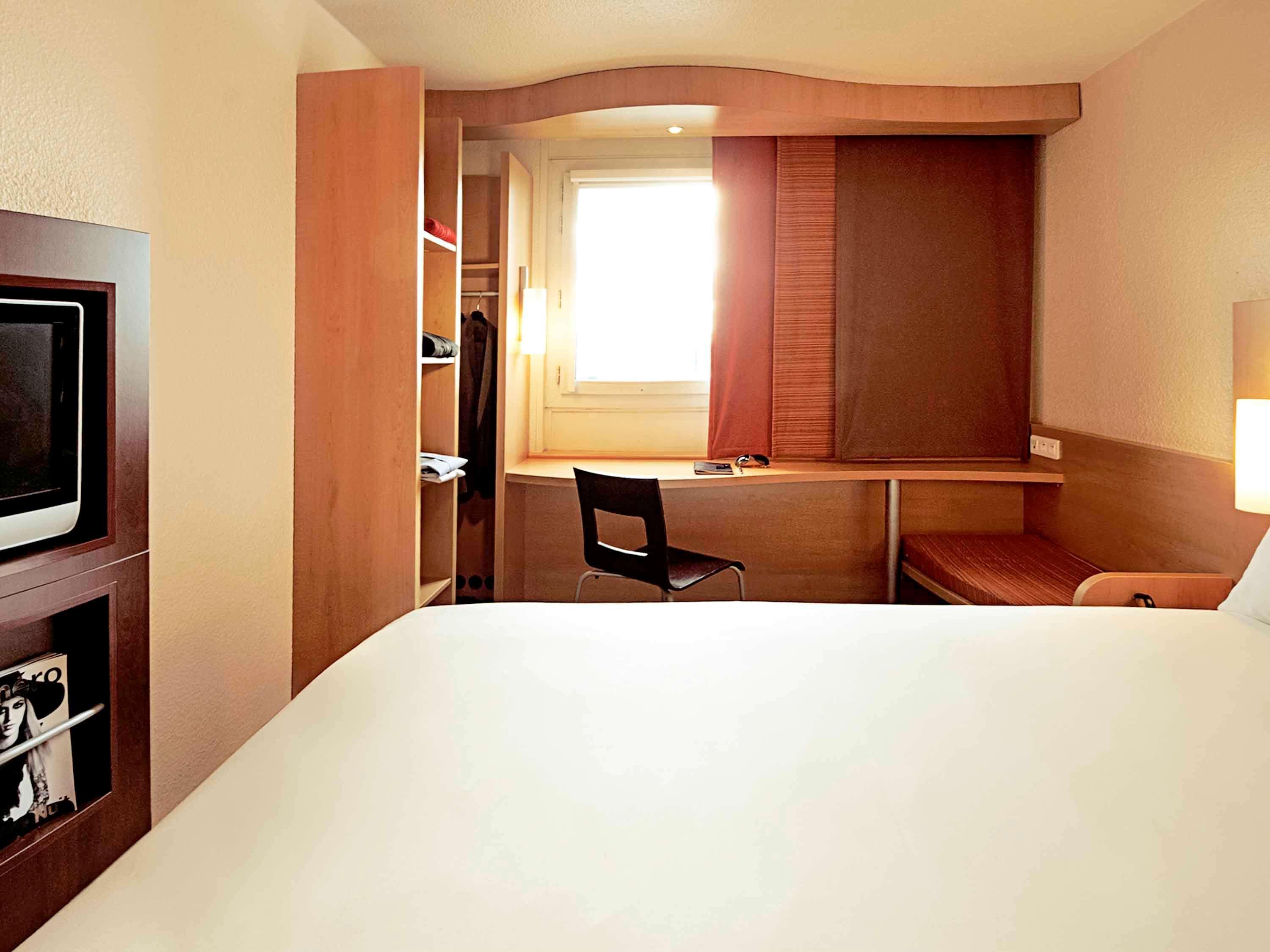 Hotel Ibis Saintes Exterior foto