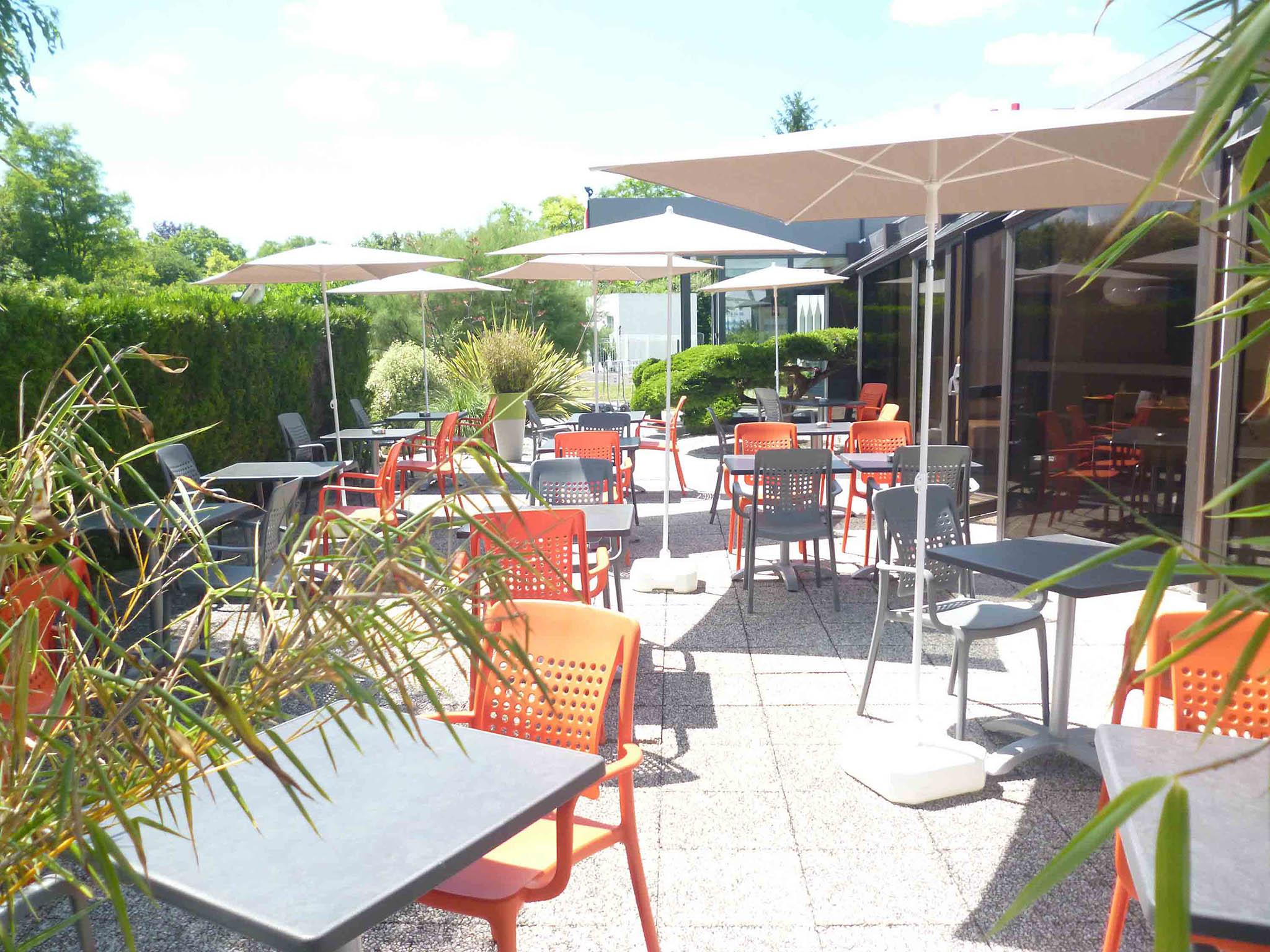 Hotel Ibis Saintes Exterior foto