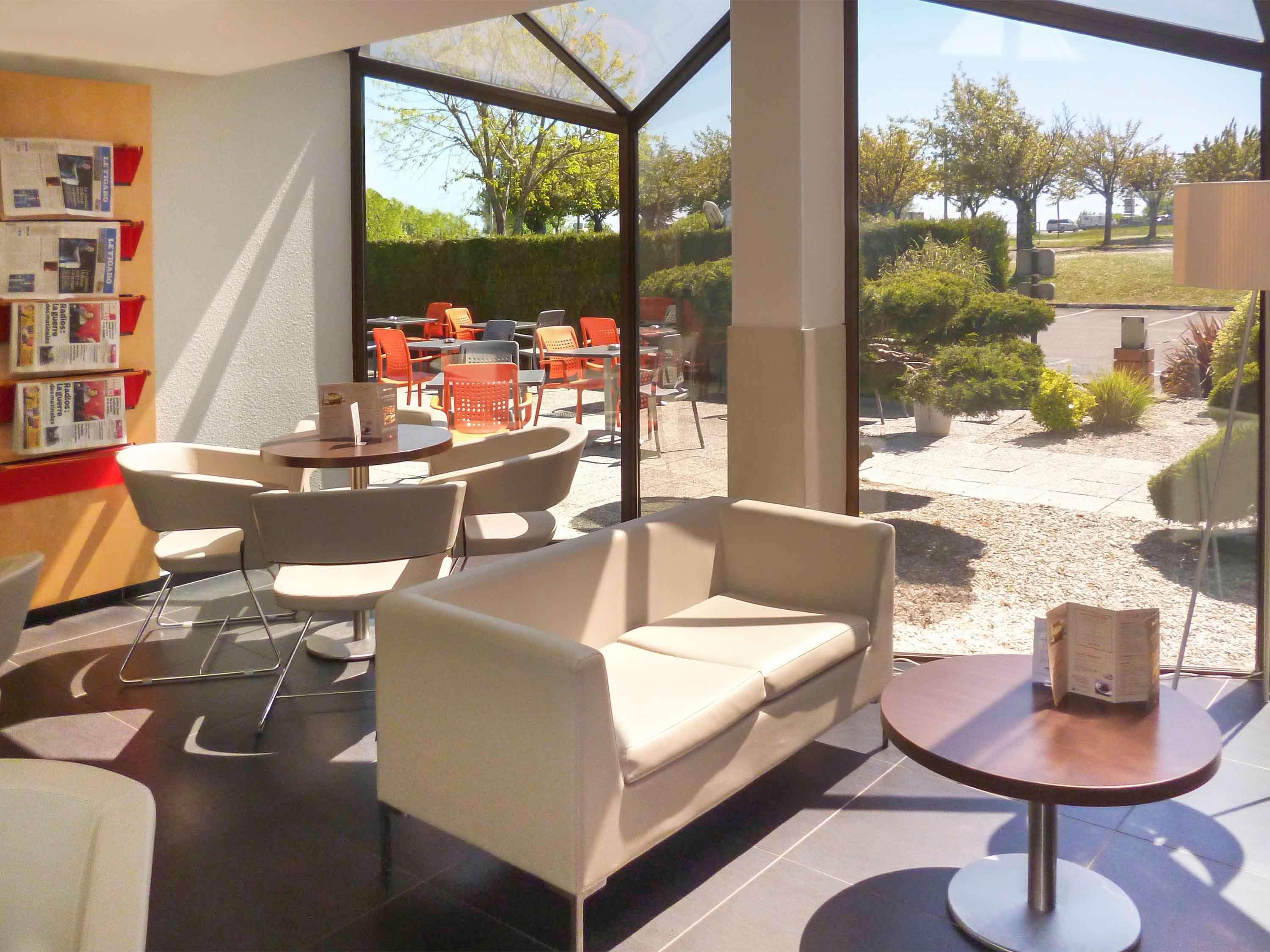 Hotel Ibis Saintes Exterior foto