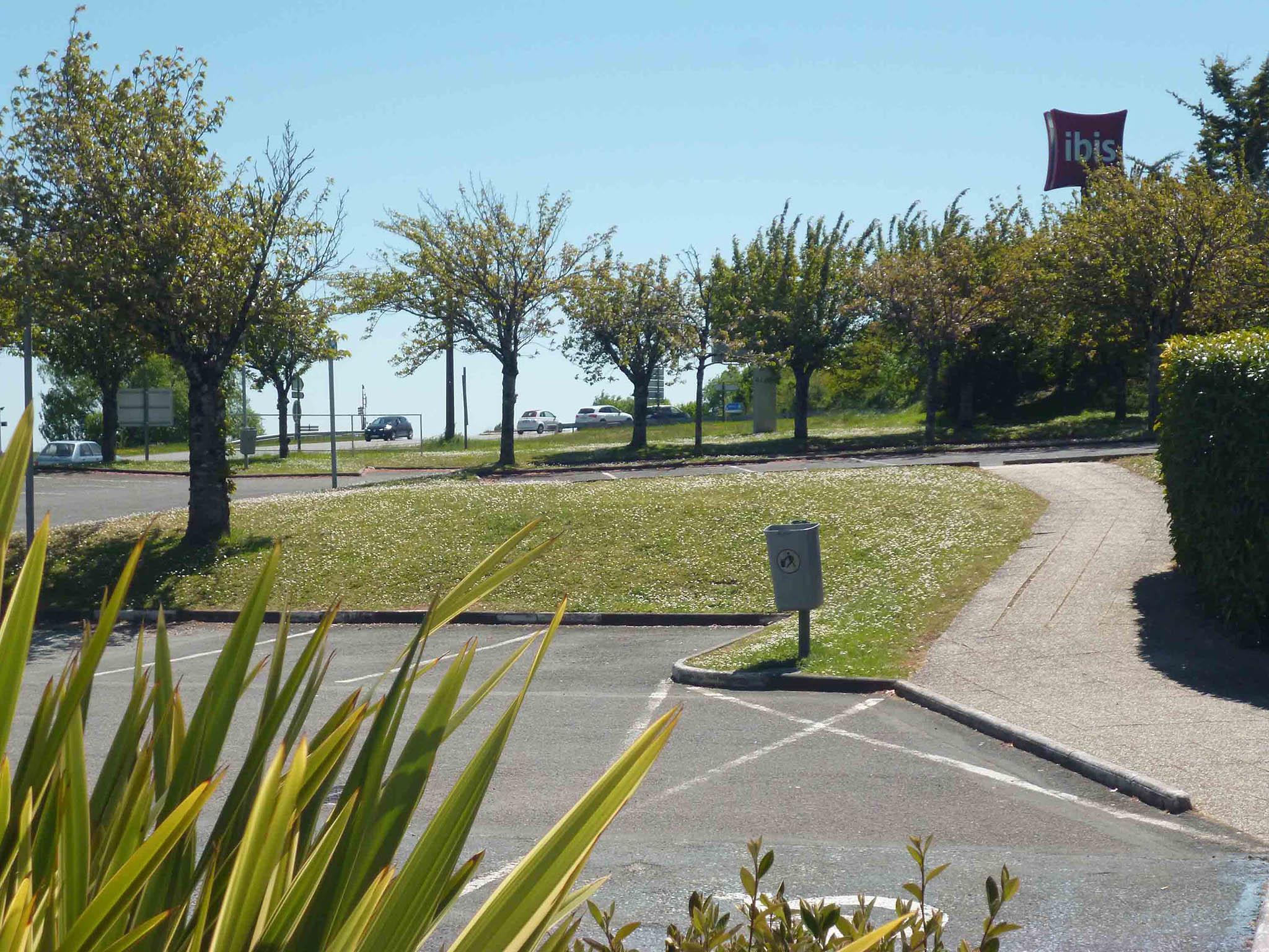 Hotel Ibis Saintes Exterior foto