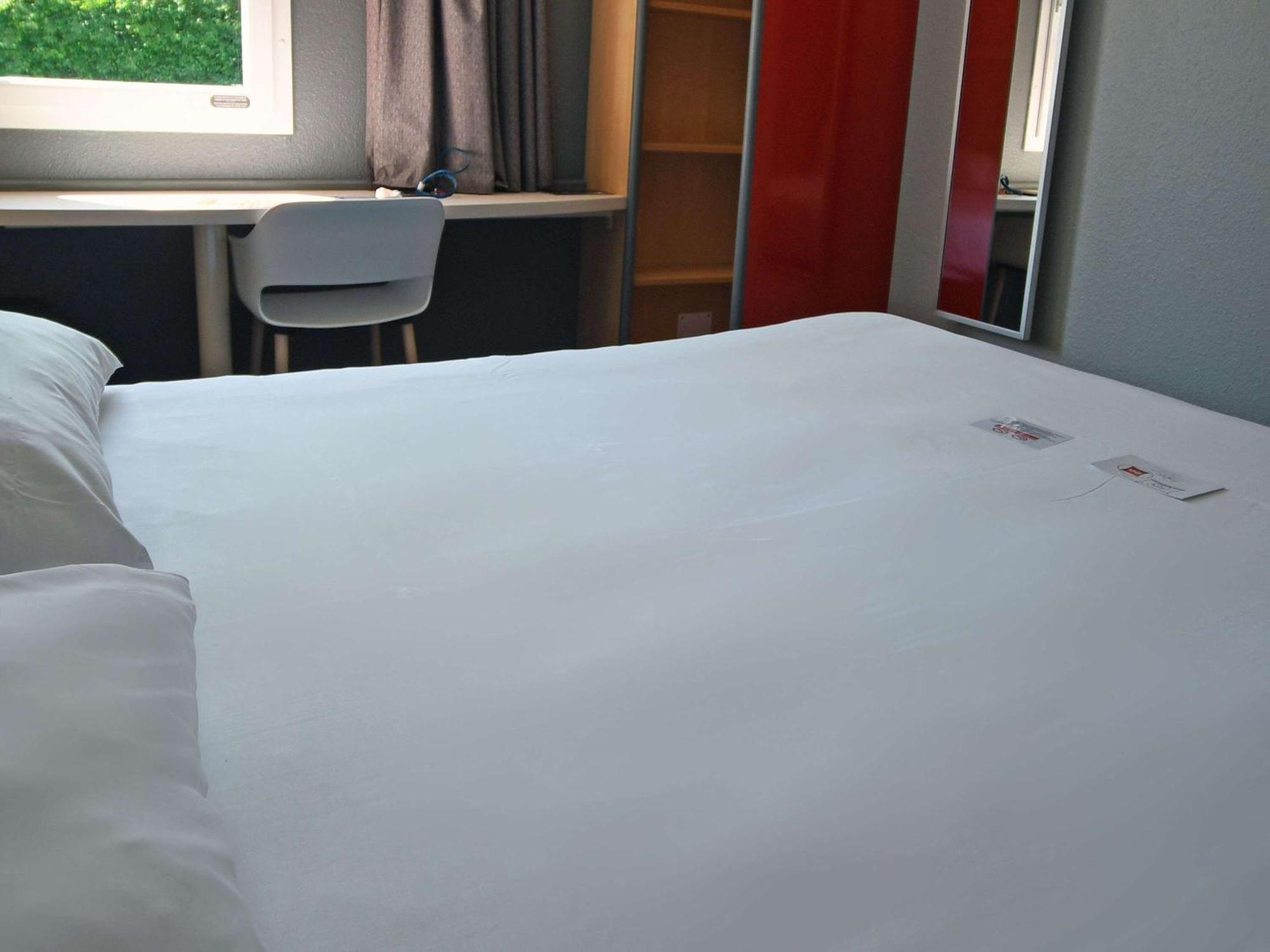 Hotel Ibis Saintes Exterior foto