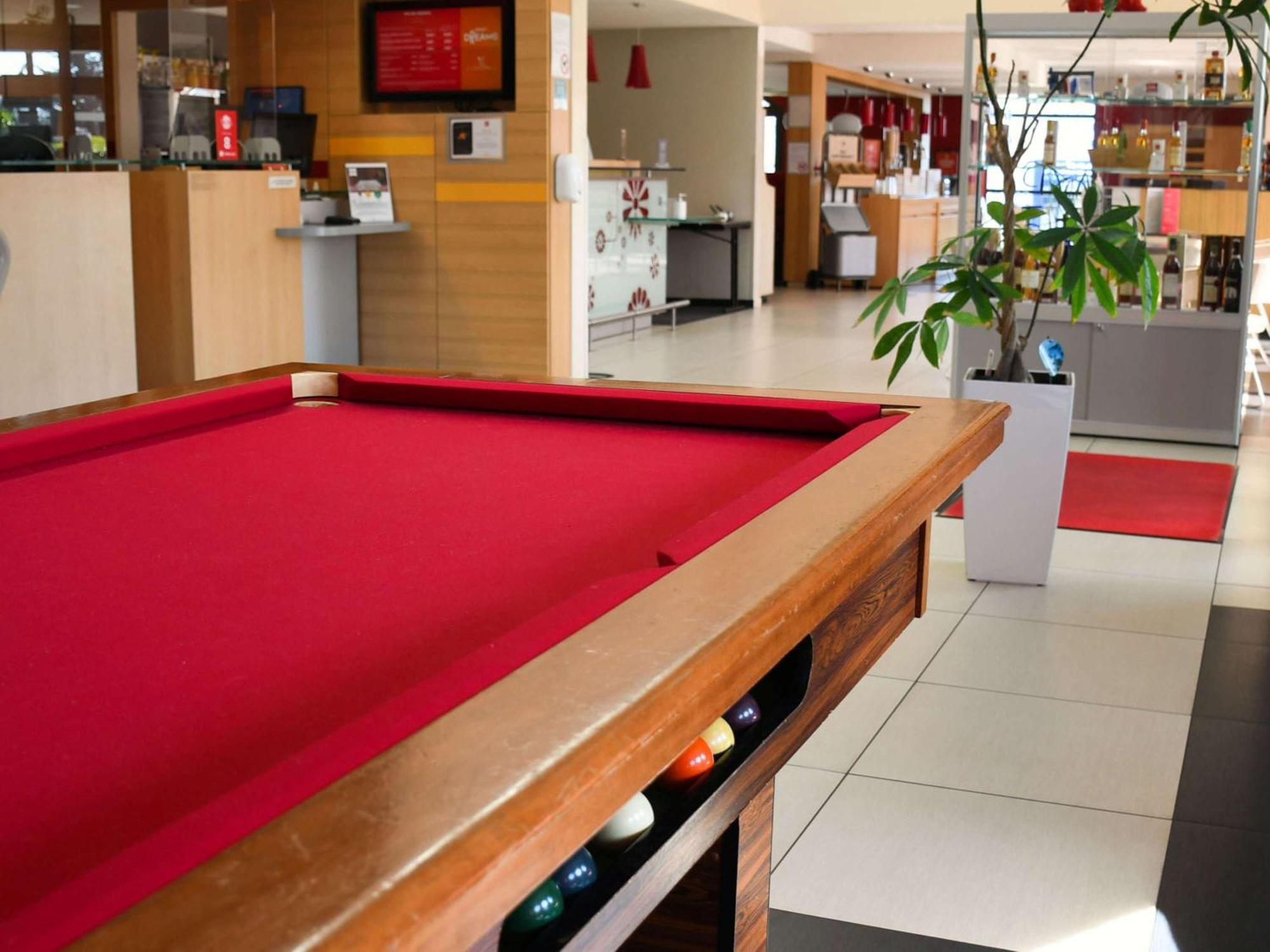 Hotel Ibis Saintes Exterior foto