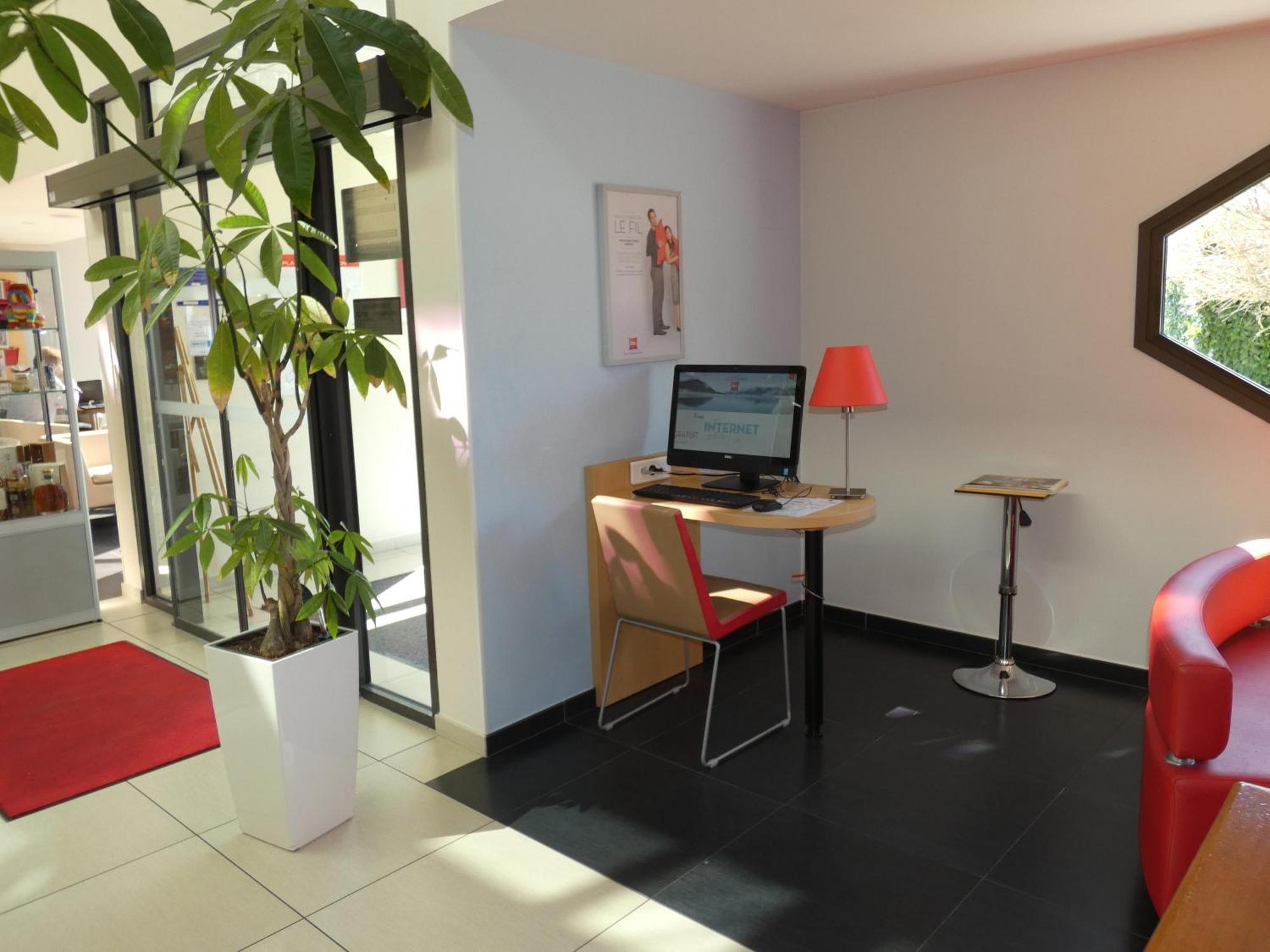 Hotel Ibis Saintes Exterior foto