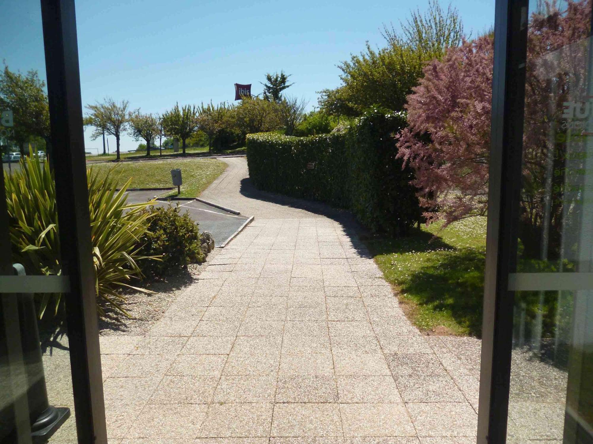 Hotel Ibis Saintes Exterior foto