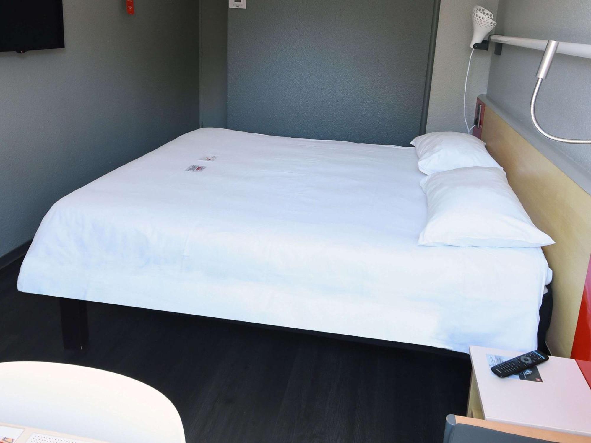 Hotel Ibis Saintes Exterior foto