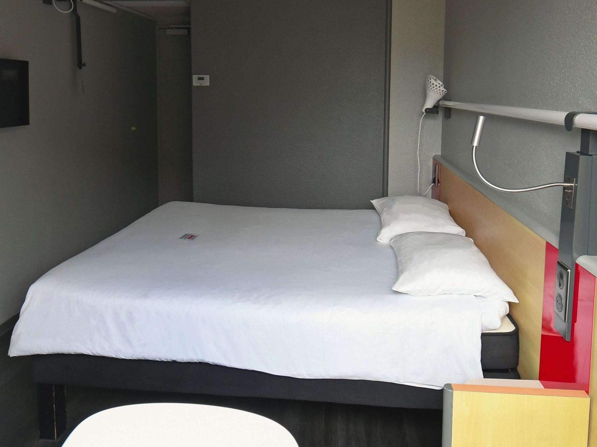 Hotel Ibis Saintes Exterior foto